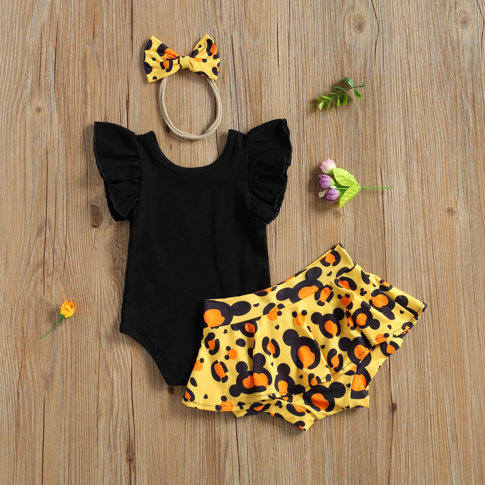 

Newborn Baby Girls Summer Clothes 3-piece Outfit Fly Sleeve Black Romper+Leopard Shorts+Headband Set