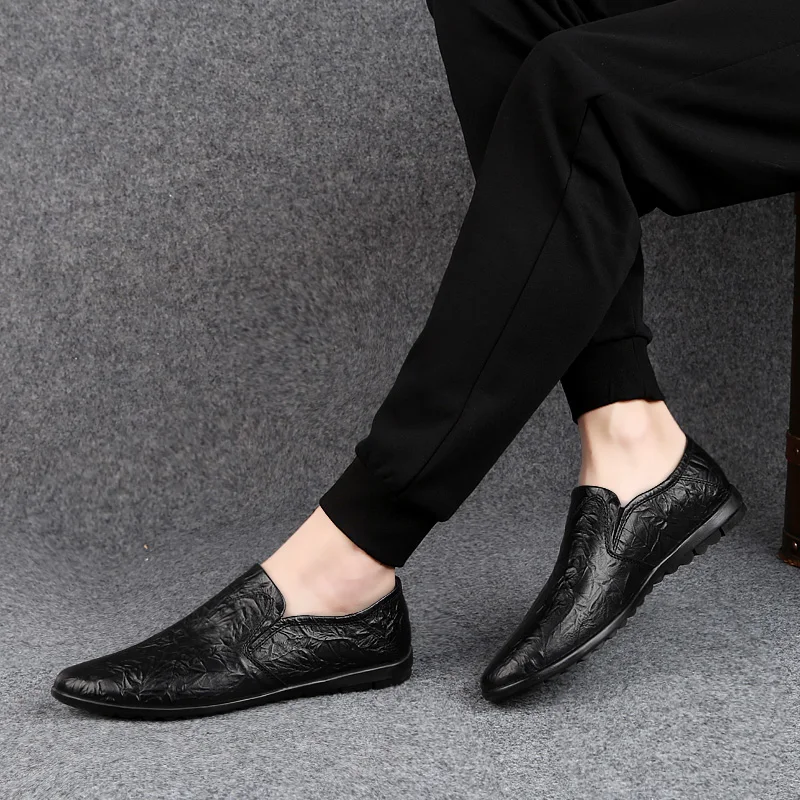 

Men Genuine Leather Shoes Slip on Black Shoes Real cow Leather Loafers Mens Moccasins Shoes Italian Designer Shoes for men