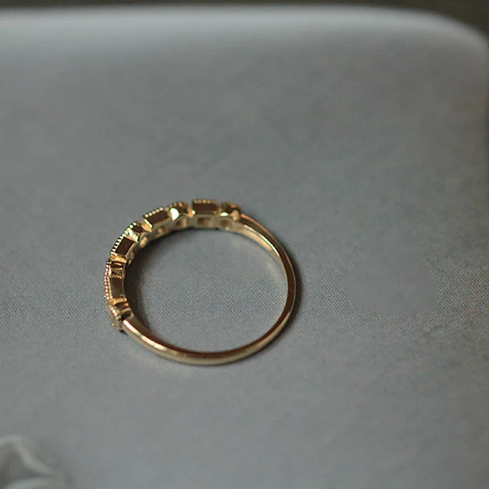 Модное кольцо из 14 каратного золота с топазом и бриллиантами изысканное