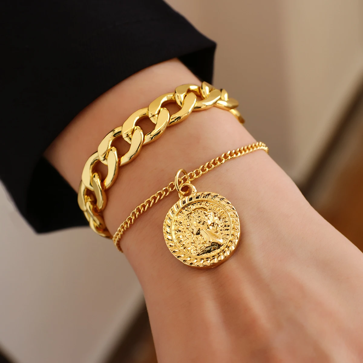 

ALLYES Gold Color Coin Portrait Charm Bracelets for Men Women Fashion Cuban Chain Bracelet Party Unisex Jewlery Gifts