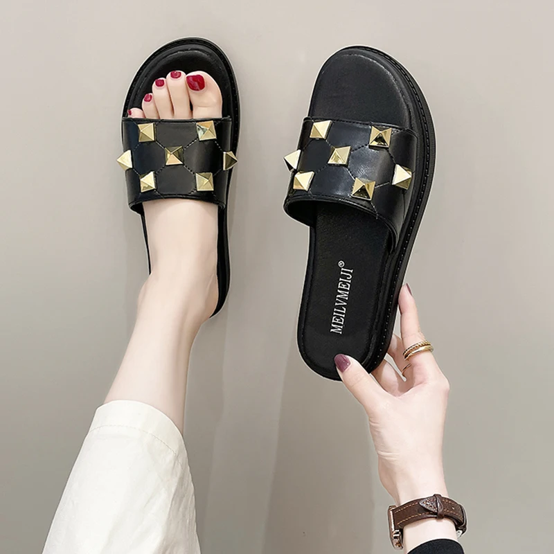

Slippers Women Summer Flat Shoes Female Slides Pantofle Rivet Med Platform Fashion 2021 Beach Soft Luxury PU Basic Casual Rubber
