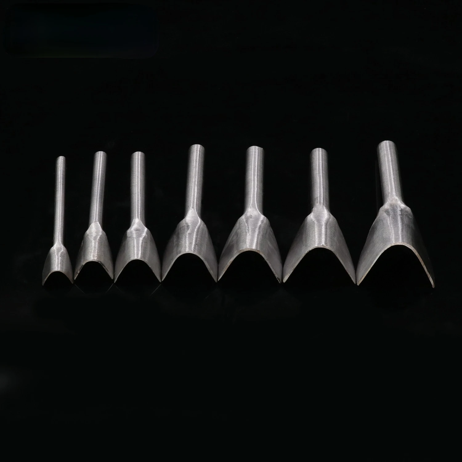 

Leather making tools V-shaped punching V-shaped punching belt tail cutting leather production hardware tools belt tail cutting