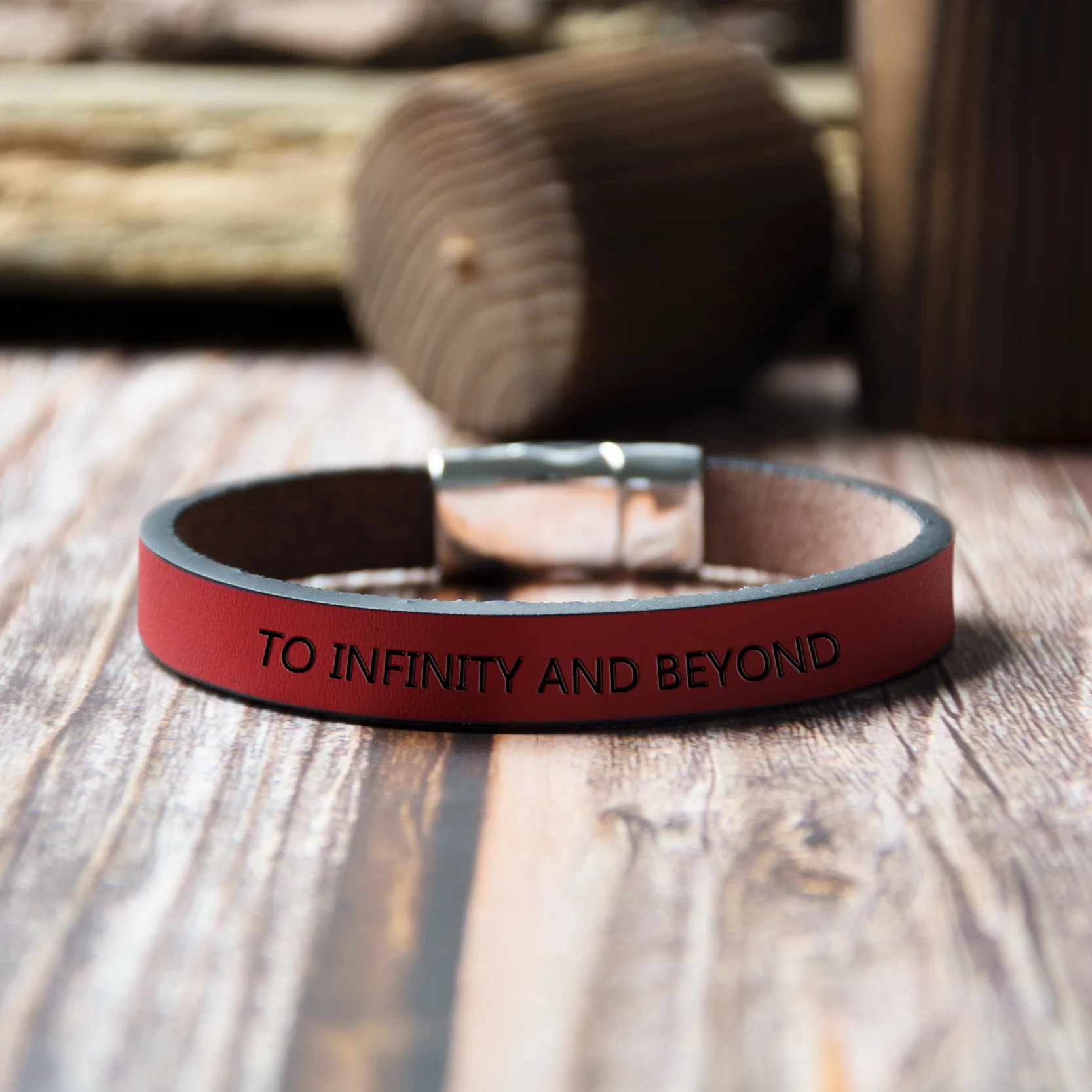 К бесконечности и за пределами Выгравированные буквы браслет на магнитной