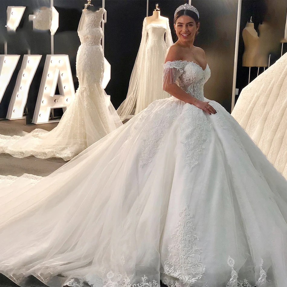 

Женское свадебное платье It's yiiya, белое кружевное платье со шлейфом и открытыми плечами на лето 2019