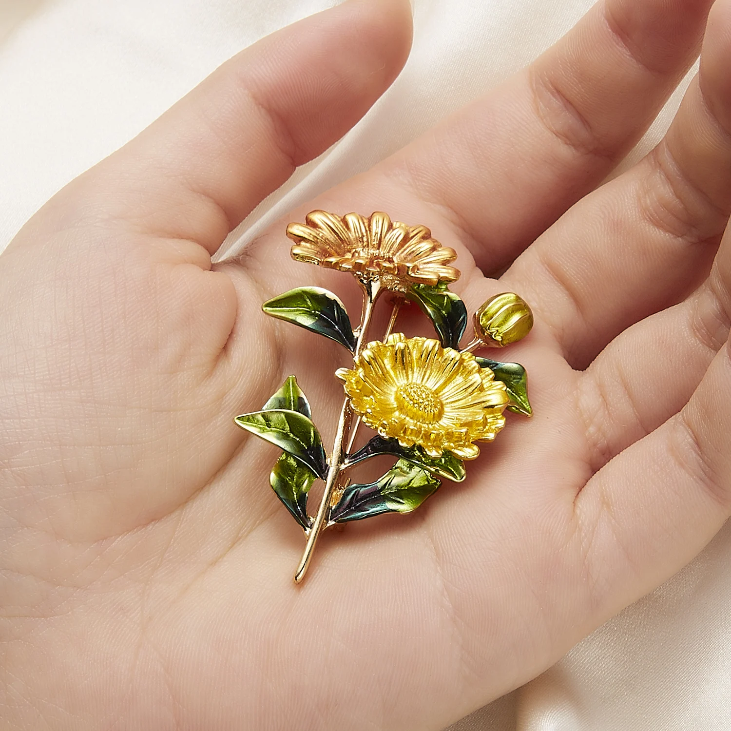 

Sunflower Daisy Brooches For Women Lady Fashion Luxury Colorful Flower Pin Plant Brooch Jewelry 3 Colors Design Available Gift