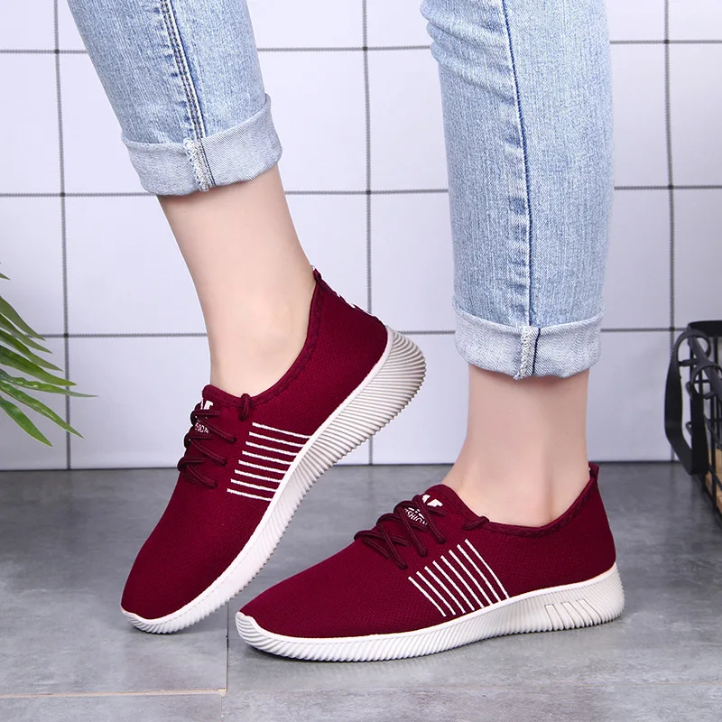 

spring cloth shoes middle-aged running shoes non-slip dancing mother shoes.
