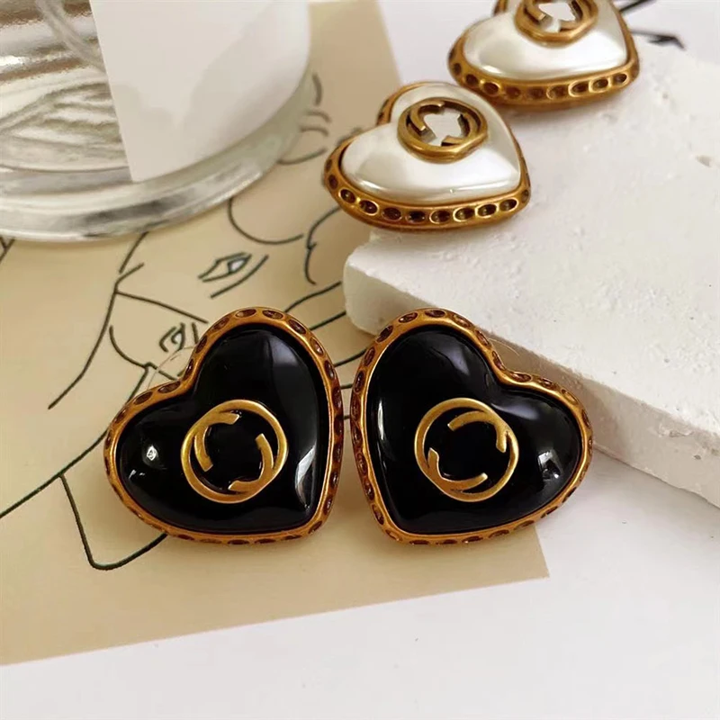 

2021 New Light Luxury retro Love Earrings, High-end Earrings, Hong Kong Style Female Earrings Gifts