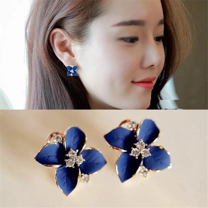 Темно-синяя клеверная серьга сосуд трехмерные матовые лепестки прекрасные