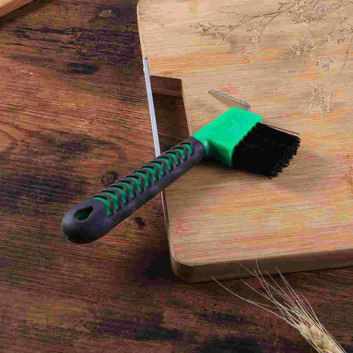 

Deluxe Grip Hoof Pick Rubber Hoof Pick with Brush, инструменты для ухода за лошадьми (случайный цвет)