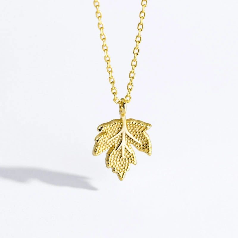 

925 Sterling Silver Chain Necklace Exquisite Maple leaf Pendant Clavicle Necklace for Women Simple Fashion Jewelry