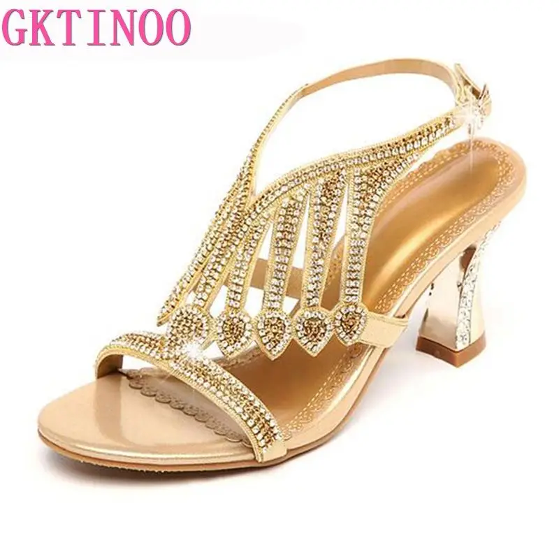 

GKTINOO 2021 летние Стиль золотистые сандалии на высоком каблуке Стразы Свадебная обувь с прозрачными стразами и молнией женские качества