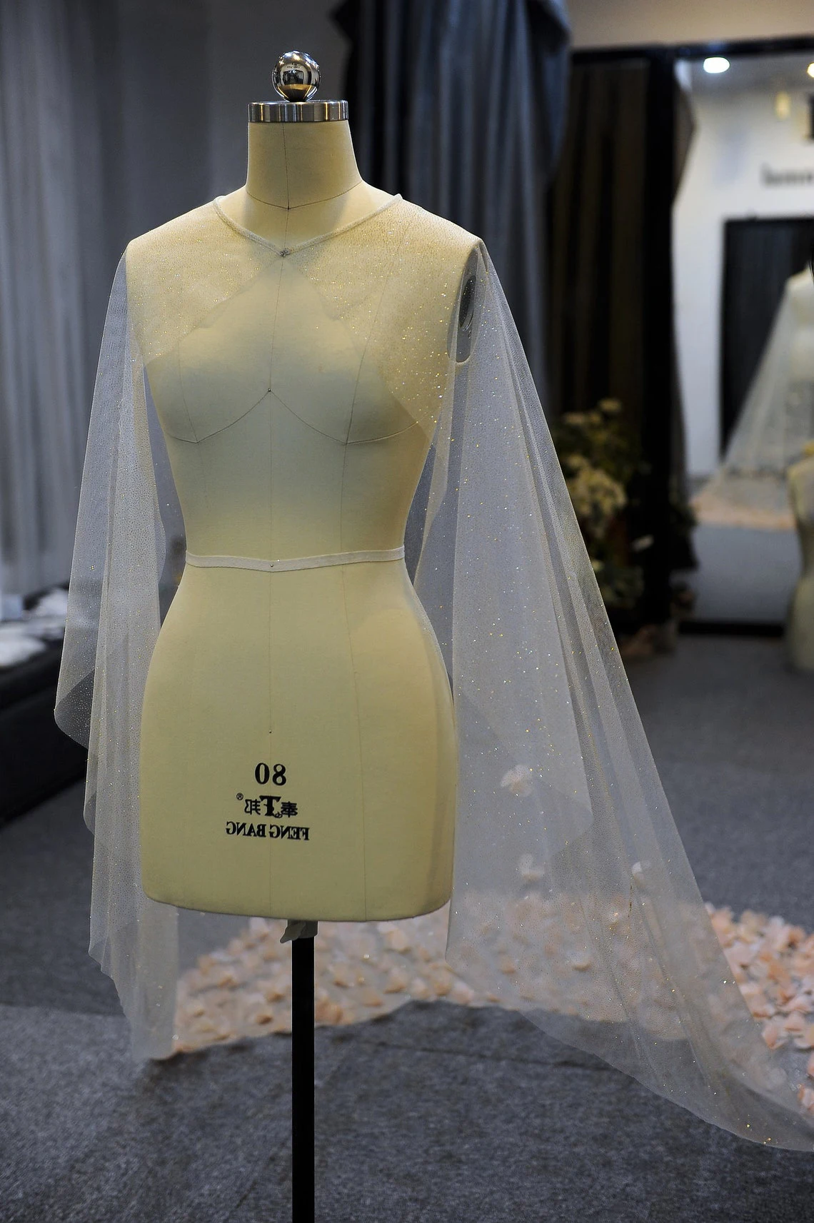 

Pink Petal Trailing Bridal Long Tailing Veil High-end Custom European Bride Accessories Church Shawl Sequins