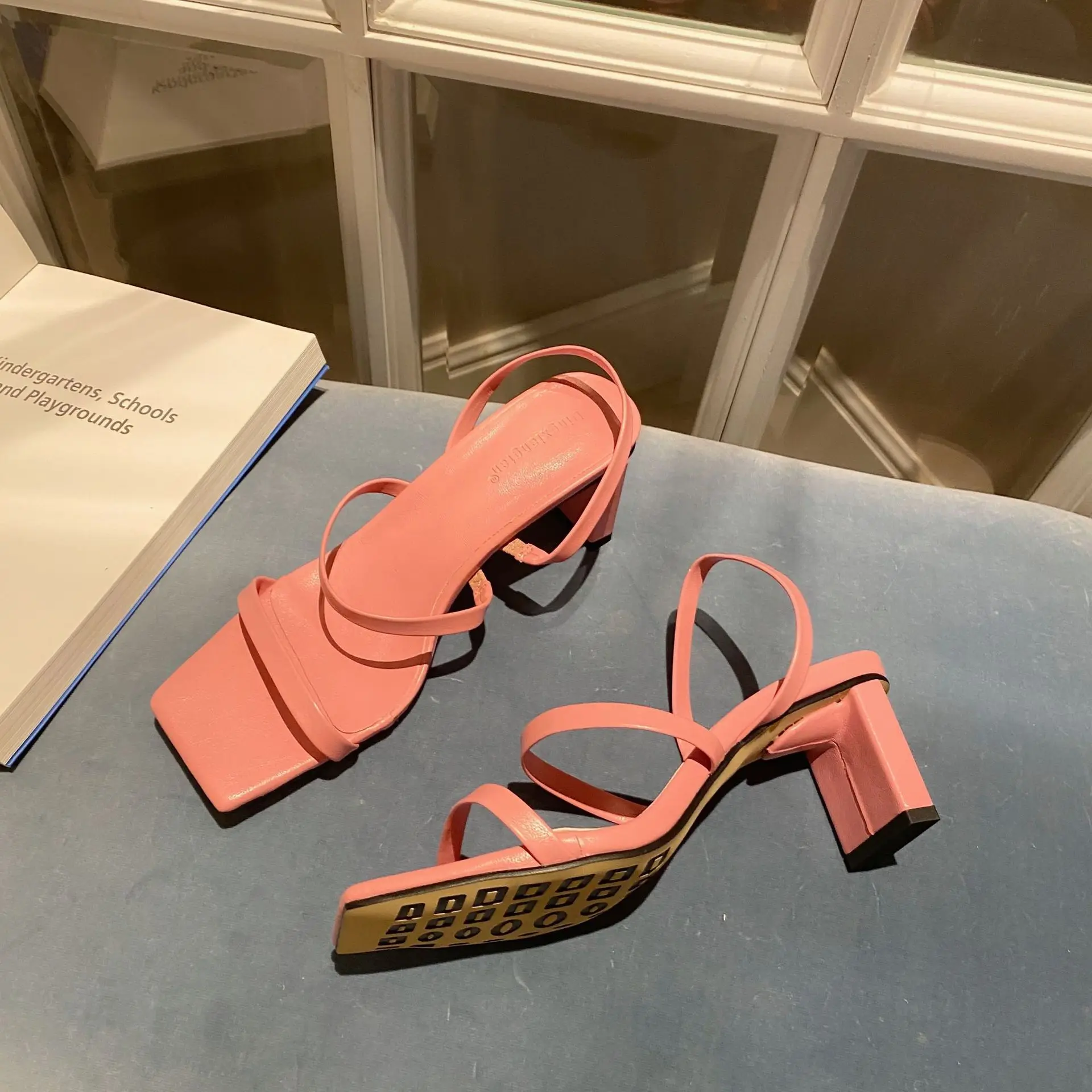 Женские шлепанцы на высоком каблуке босоножки ярких цветов тонком лето KM-ROYA |