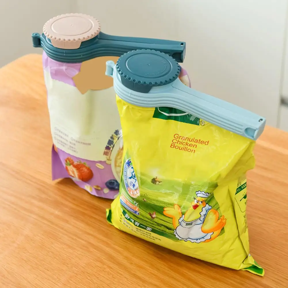 

4PCS Nack Sealing Clip With Nozzle Food Fresh Keeping Sealer Clamp Kitchen Gadgets Seal Pour Food Storage Bag Sealing Clip
