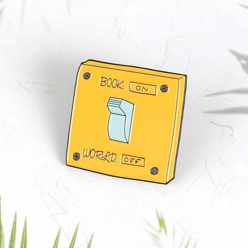 Мультяшный Забавный выключатель питания эмалированная булавка мир чтения Броши