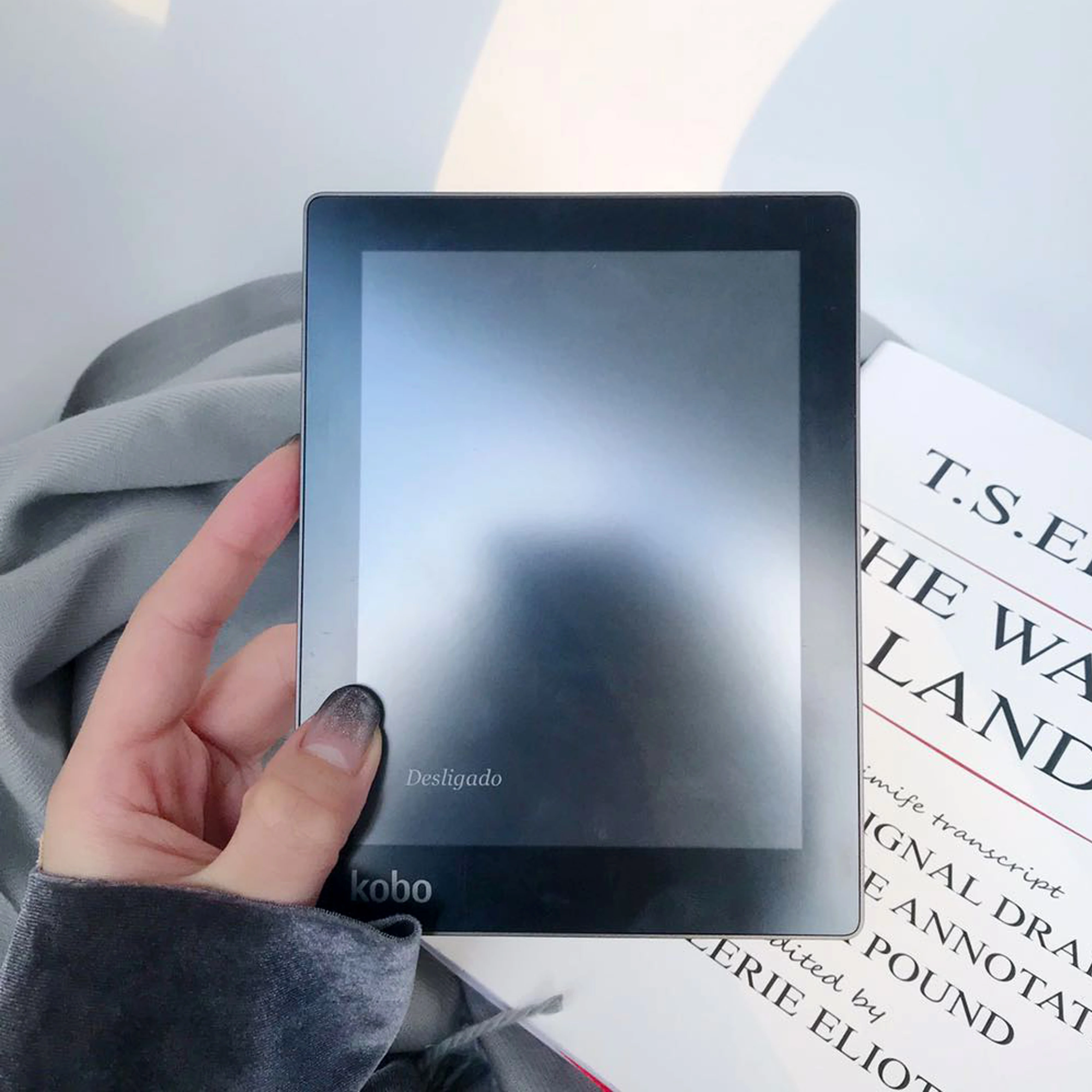 E-book читалка Kobo Aura ebook reader e-ink 6 дюймов разрешением 1024x758 N514 с встроенной передней подсветкой, WiFi и памятью 4 ГБ.