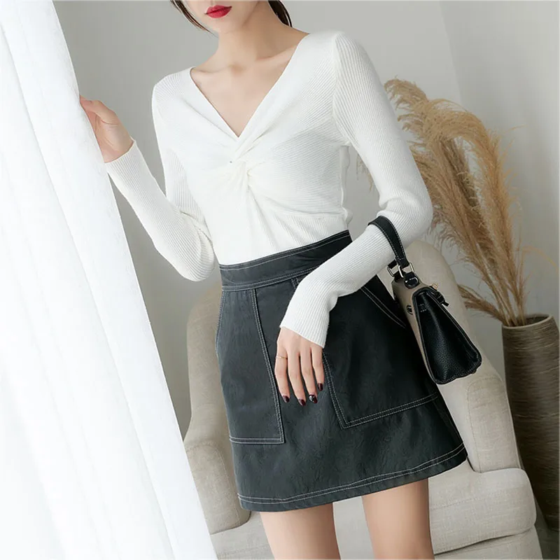 Женский трикотажный свитер Lucyever черный эластичный с v-образным вырезом и длинным