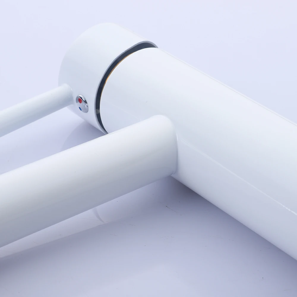 Smesiteli латунный Черный кран на бортике с одним отверстием одной ручкой для горячей