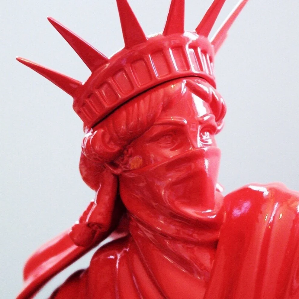 

33cm resin craft home decoration accessories red white black goddess banksy throwing torch Liberty sculpture Statue home decor