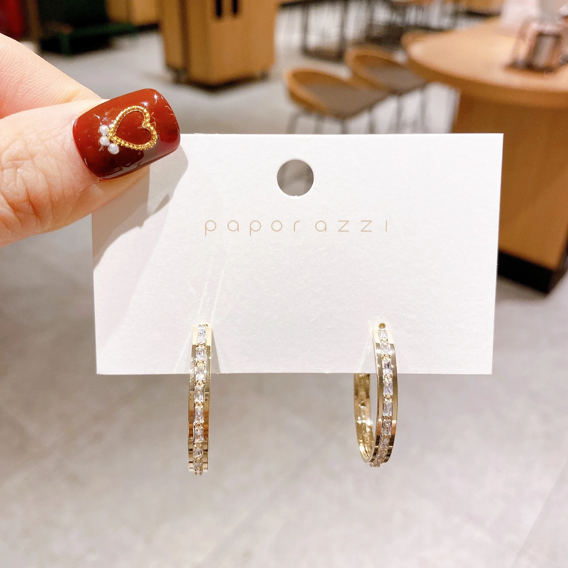 

Новинка 2021, винтажные дизайнерские серьги, металлические циркониевые серьги-кольца в форме ветра, женские крупные серьги с Красной сеткой