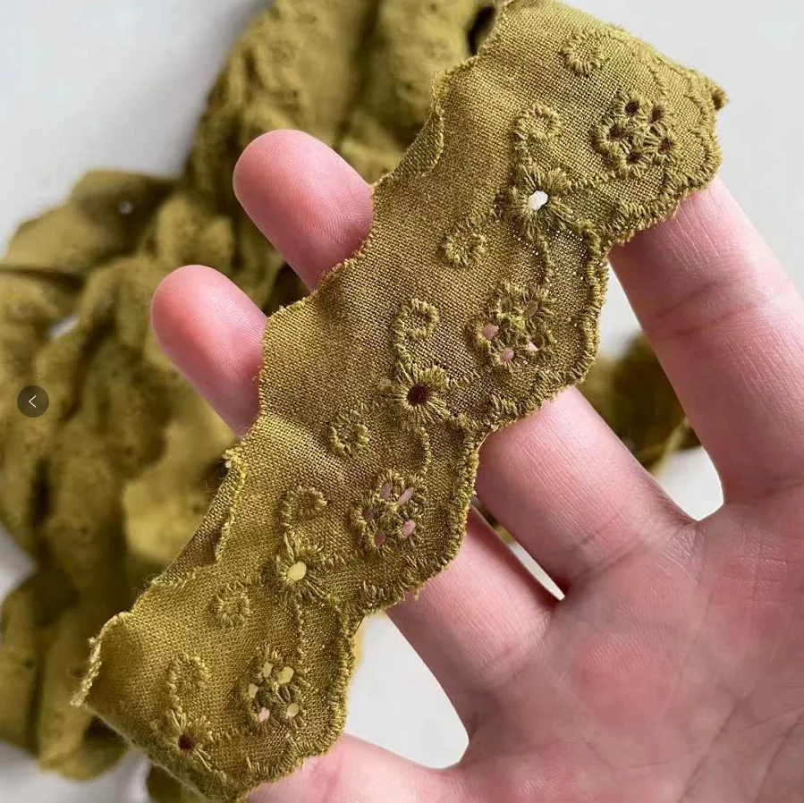 Хлопковая кружевная ткань оливково-зеленого цвета с вышивкой 5 метров ширина 3 см