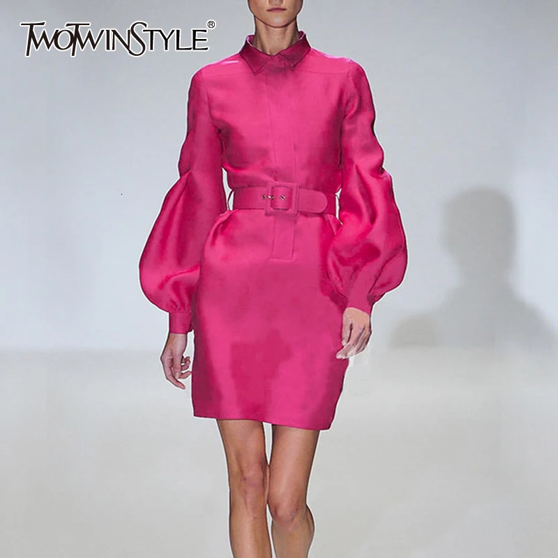 Женское винтажное платье TWOTWINSTYLE белое с высоким воротником длинными рукавами