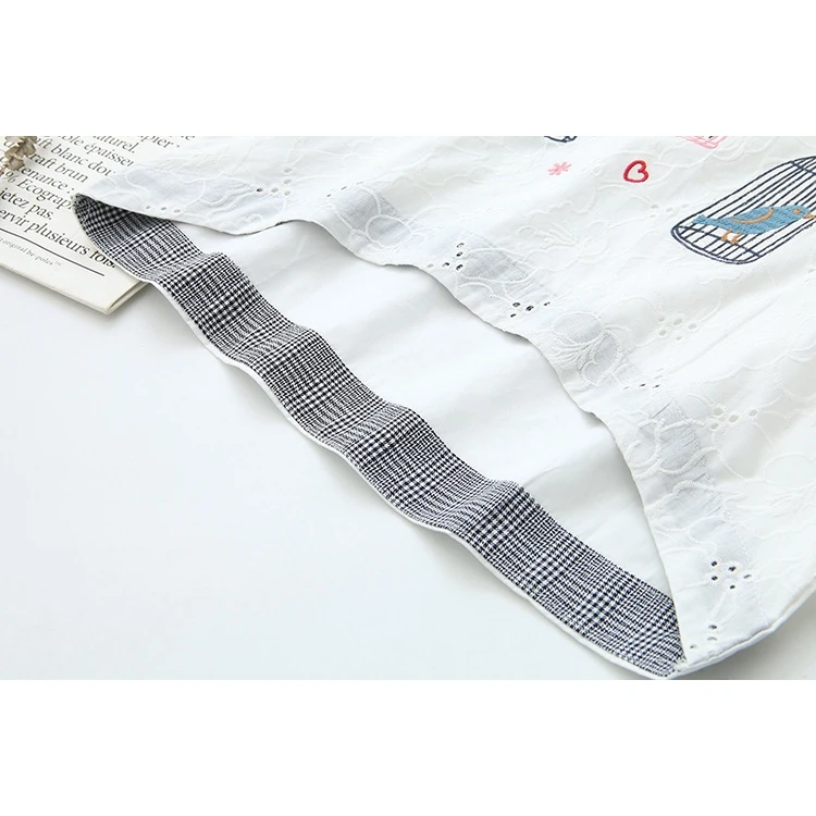 

Plus Size Women's White Blouse Long Sleeved Floral Embroidery Blusas Casual Tops