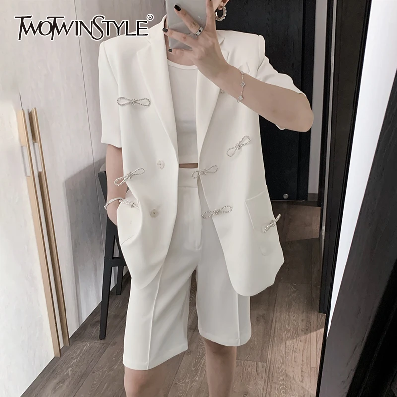 Женский блейзер с бантом TWOTWINSTYLE белый Повседневный коротким рукавом и карманами