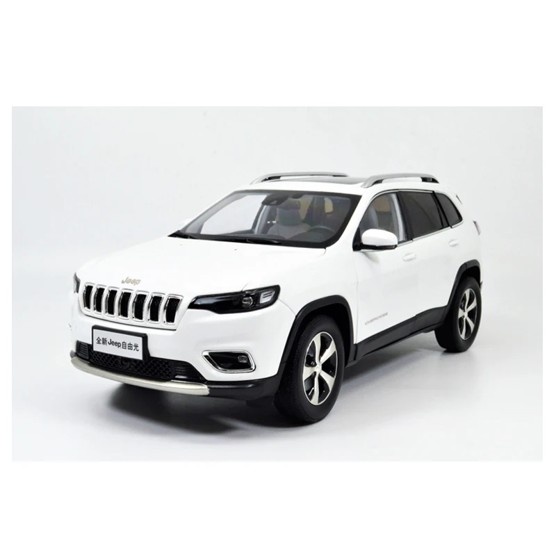 

1/18 1:18 1 18 масштаб Новинка Jeep Cherokee 2019 белая статическая имитация отлитый под давлением Миниатюрная модель автомобильных дверей