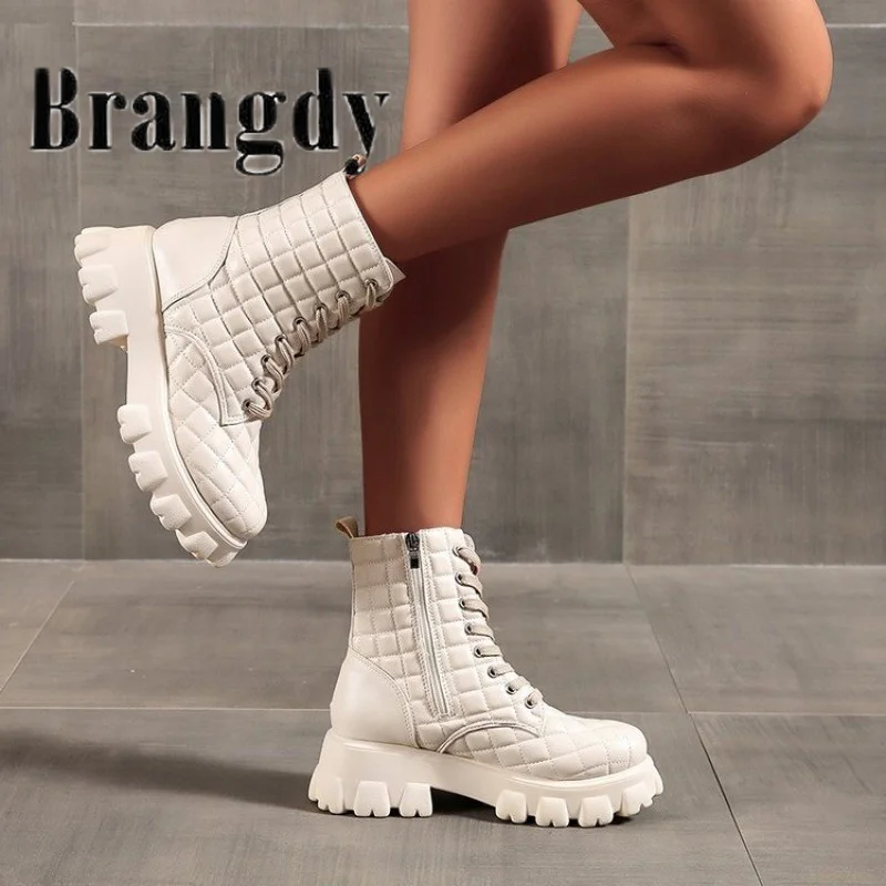 

Ботинки мартинсы женские на толстом каблуке, модные теплые ботильоны, теплая обувь в клетку, большие размеры, осень/зима