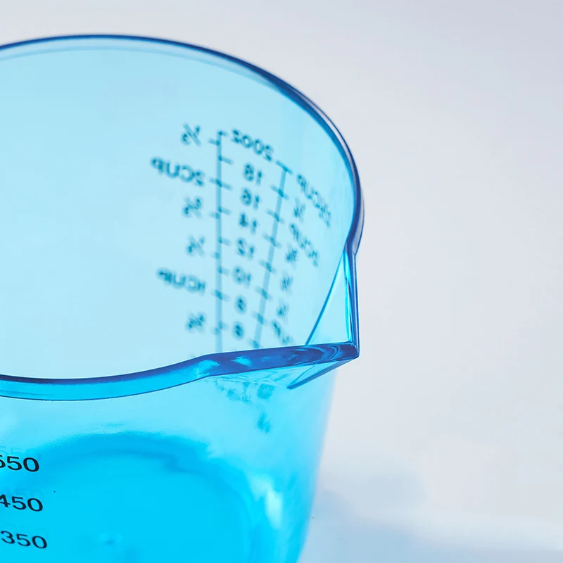 Прозрачный пластиковый мерный стакан современный простой прибор для