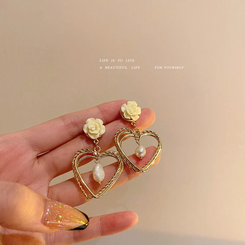 

925 Silver Needle Korean Fashion Freshwater Pearl Flower Love Earrings Retro Temperament Design Sense Women