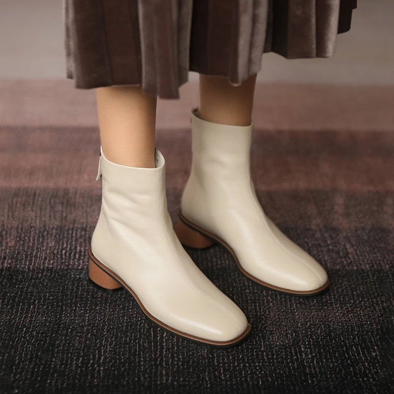 

Ladies Retro Chelsea Boots Breathable Leather Ankle Boots Carved Plush Short Design Black 2021 New Short Boots Boots for Women