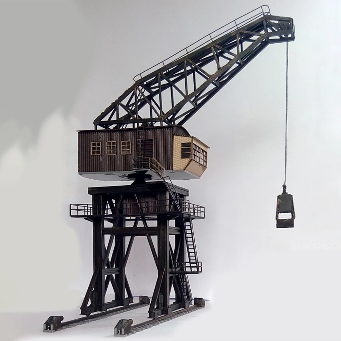 

NFSTRIKE 1:87 HO Scale Train Railway Scene Decoration Large-Scale Coal Crane Model For Sand Table Accessories DIY Architectural