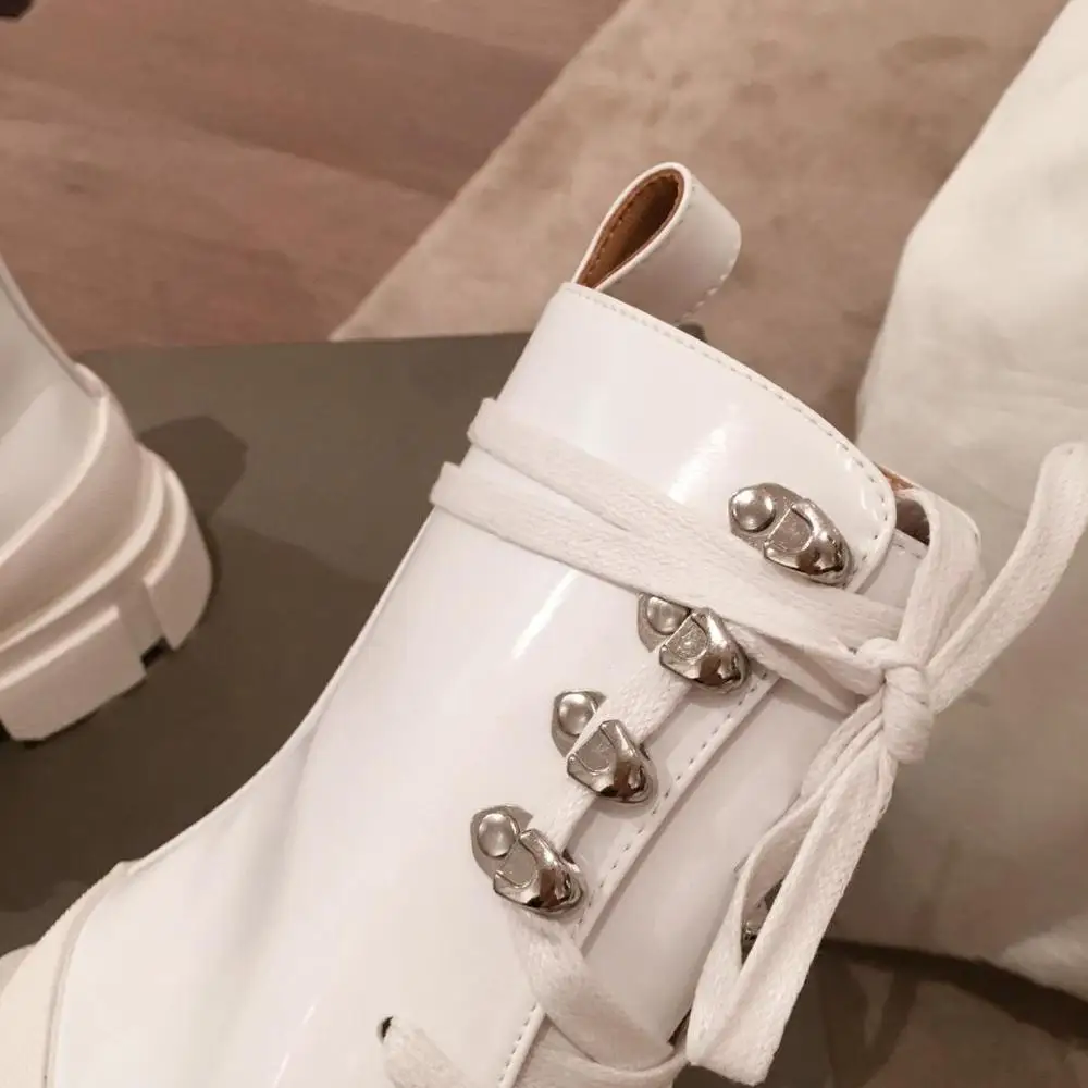 Шикарные дизайнерские женские ботинки качественные мотоциклетные с круглым