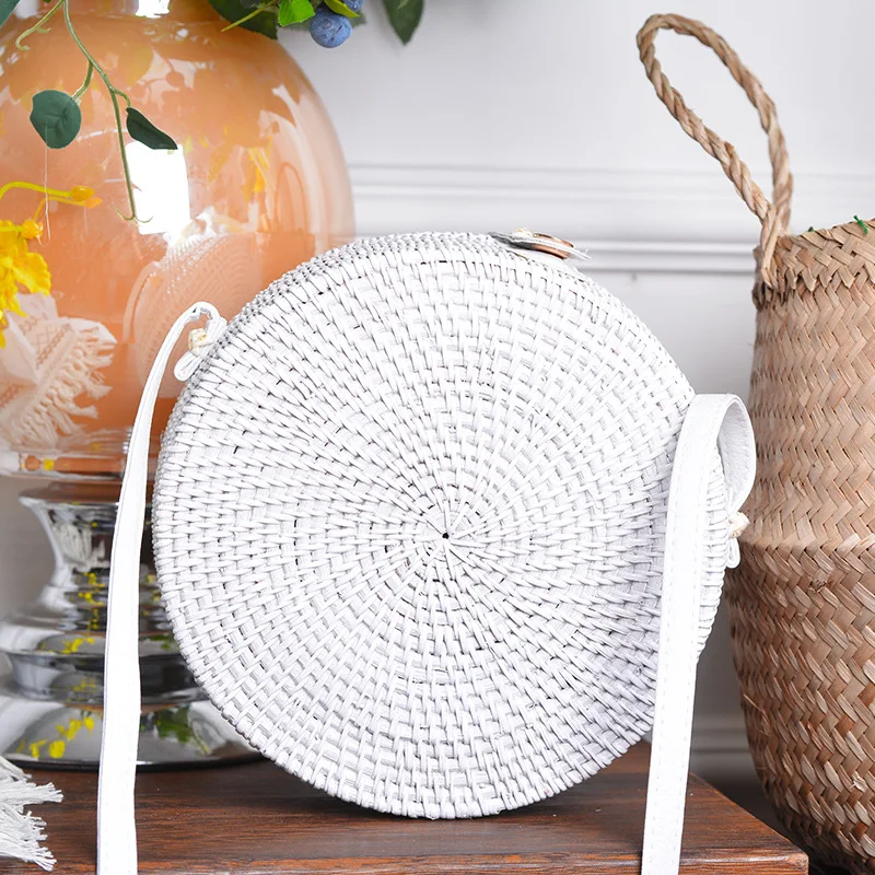 

Butterfly baotsen is a PU belt made of white fishing net woven by artistic handicraft