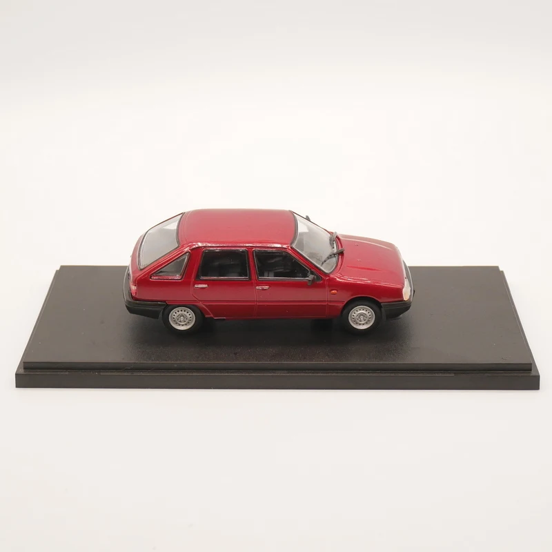 Игрушечная модель автомобиля из сплава IST 1:43 IZ 2126|Наземный транспорт| |