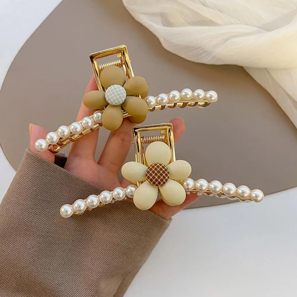 

Metal Geometric Hair Claw Clamps Hair Crab For Women Girls Temperament Plate Hair Shark Clip Hairpin Hair Clips Hair Accessories