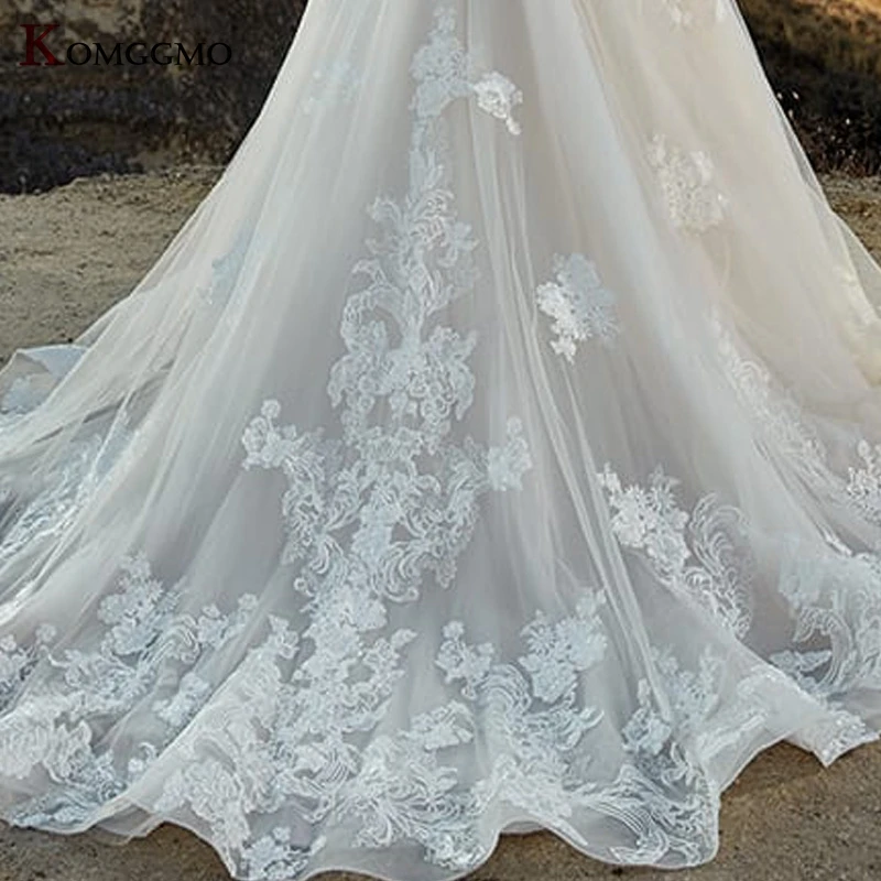 

Custom Made Strapless Embroidery Appliques Tulle Bridal Ball Gown Luxury Sleeveless Chapel Train Wedding Dress with Pockets