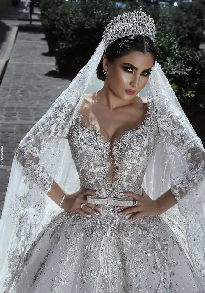Dubai Luxury Beading Wedding Dress Long Sleeve V-Neck Ball Gown Bridal Dress Lace Appliques Wedding Gown with Belt