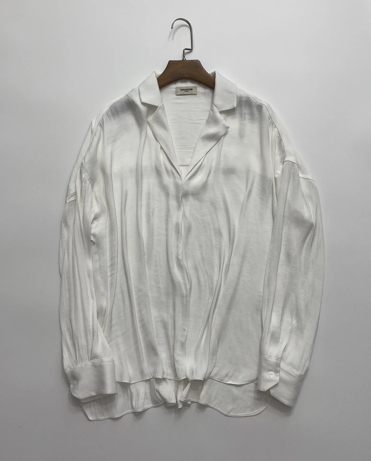 

2021 Autumn Blue Long Sleeve White V-neck Ladies Shirt
