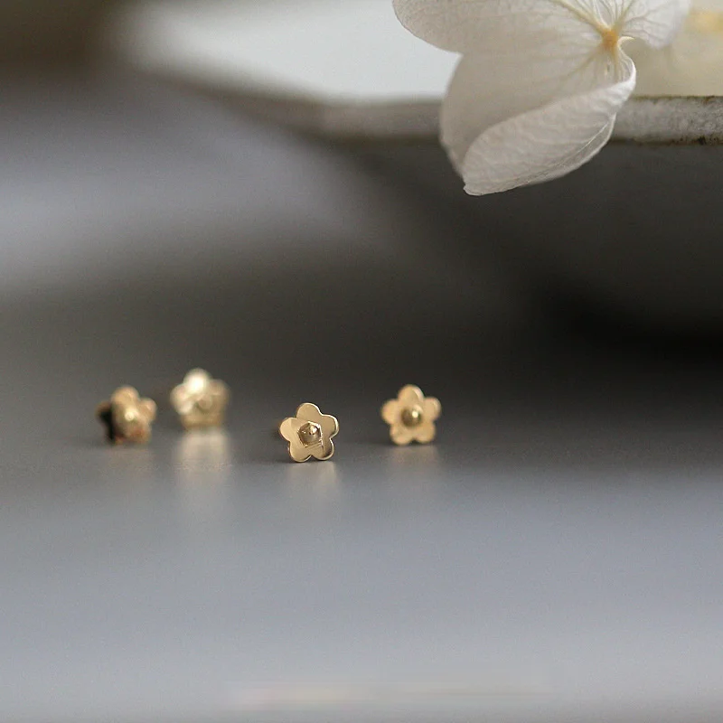

2020 Korean Gold Plated Mini Cute Flowers Earring Fresh Girl Simple Design Stud Earring Exquisite Lady Daily Collocation Jewelry