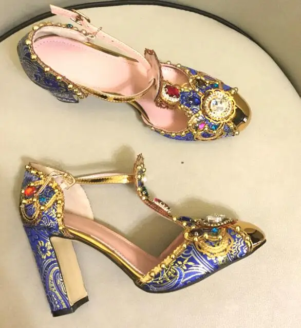 

Round Toe Flower printed T-strap Thick Heels Woman Sandal Crystal Embellished Cutouts Party Dress Shoe Vintage lady Wedding Heel