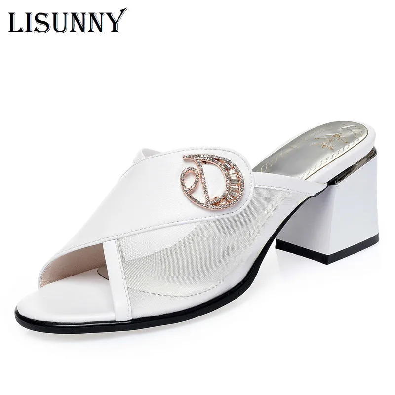 

LISUNNY/женские шлепанцы; Сезон лето; Новинка 2020 года; Шлепанцы на высоком каблуке; Женские модные белые уличные тапочки со стразами