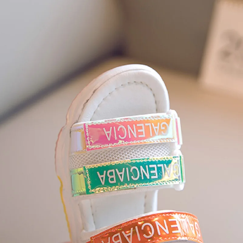 Детские сандалии новинка 2020 модные летние для девочек с широким красочным