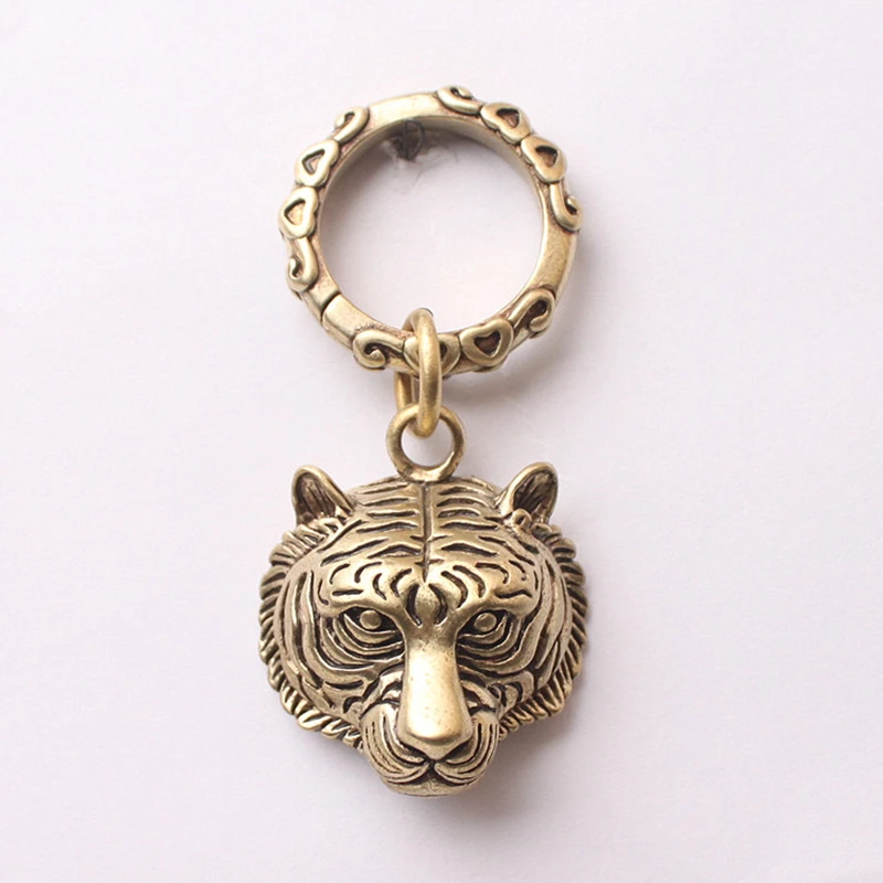

Chinese Zodiac Brass Handicraft Tiger Casting Good Luck Car Button Keychain Tibetan Bronze Creative Gift Home Decoration Pendant