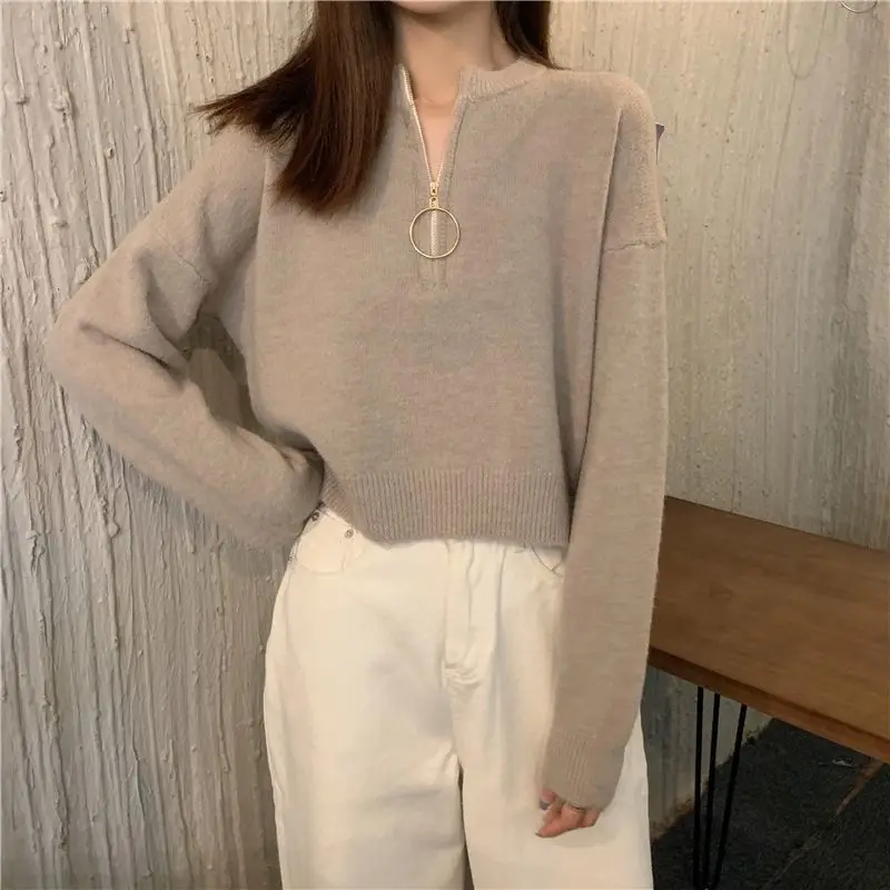 

Женский трикотажный свитер на молнии с круглым вырезом и длинным рукавом