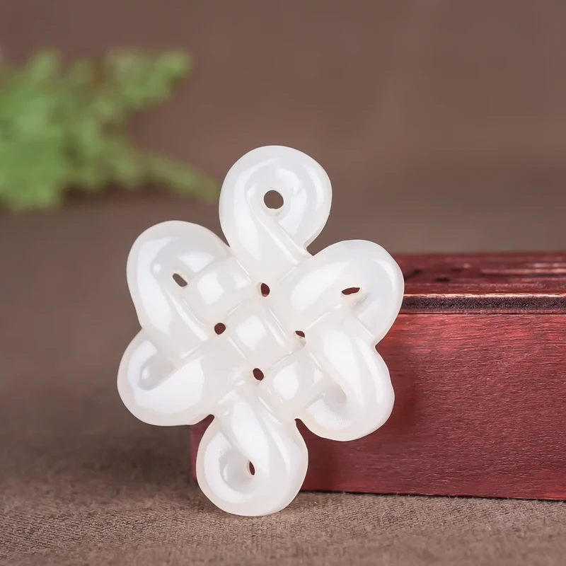 Ожерелье из бисера натурального зеленого и белого нефрита очаровательное