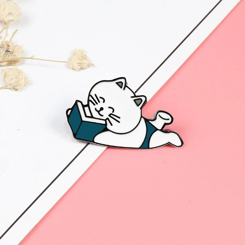 С рисунком кота из мультфильма коллекция Брошь вентилятор для чтения ленивый
