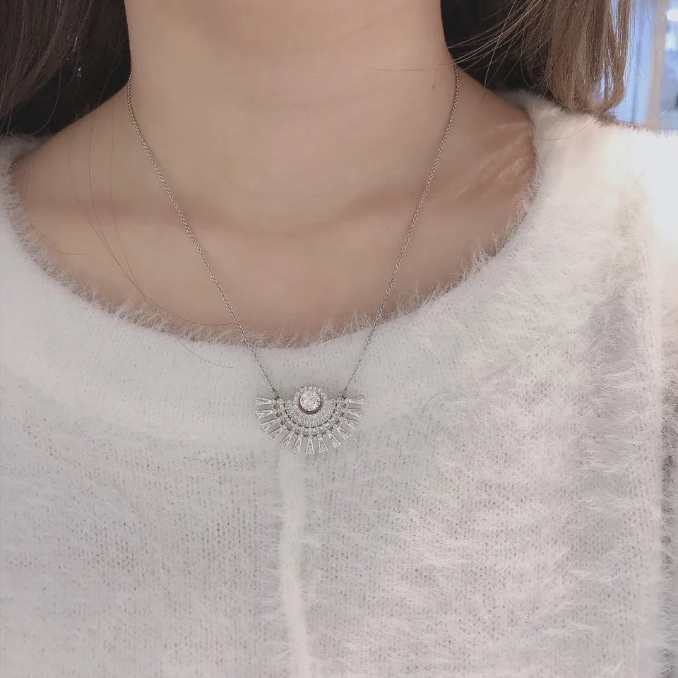 

Fashion Jewelry High Quality SWA. Exquisite Sparkle Crystal Sun Cocktail Charm Female Pendant Necklace
